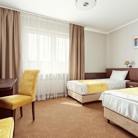 קרסניסטב Maestro Inn מראה חיצוני תמונה