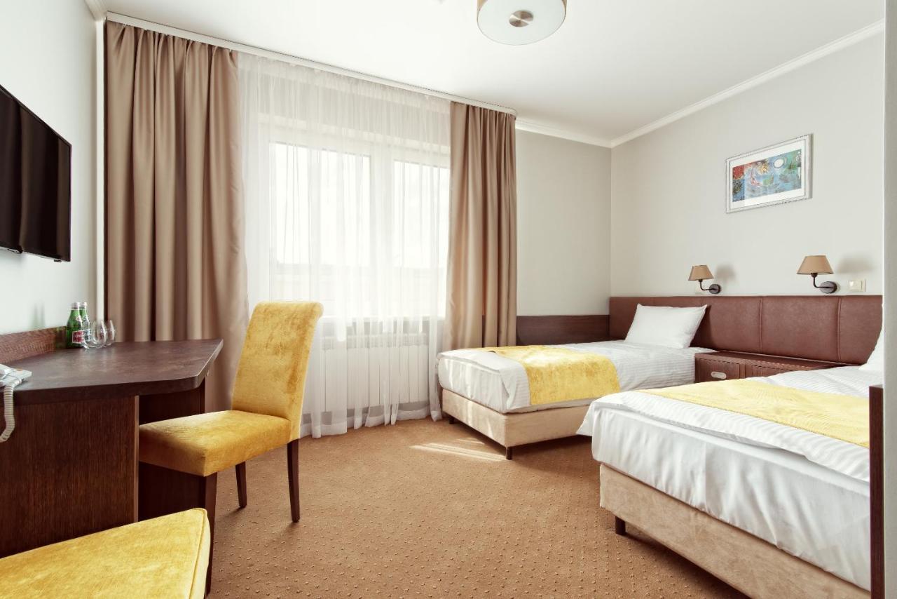 קרסניסטב Maestro Inn מראה חיצוני תמונה
